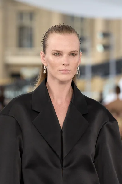 Look 14